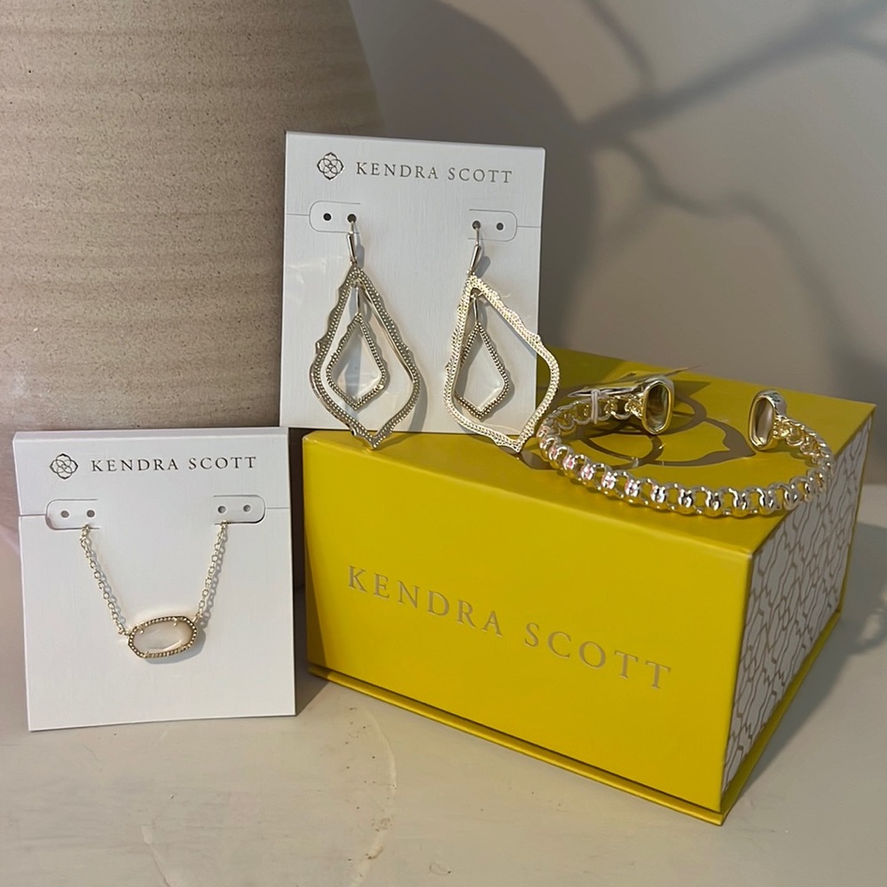 Kendra Scott Jewelry Set. Necklace, Bracelet, Earnings
